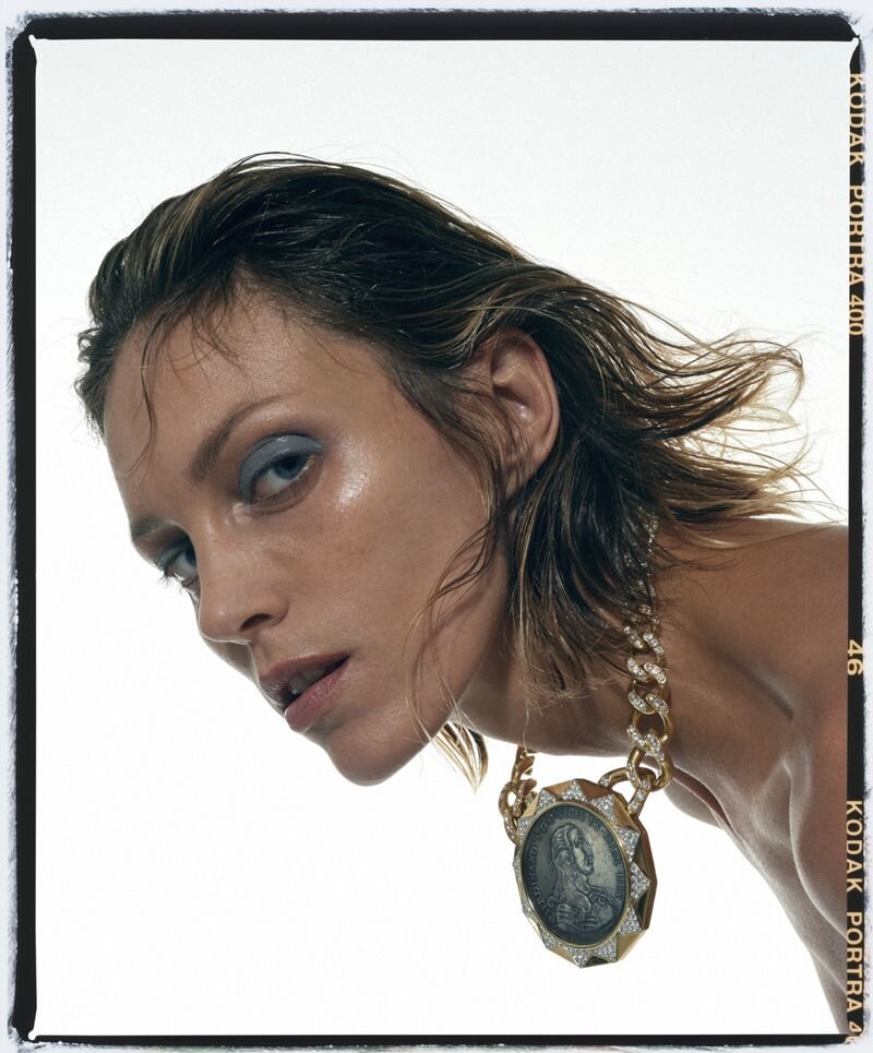 Anja Rubik Is Super Taus in Vogue Czech by Marcin Kempski — Anne